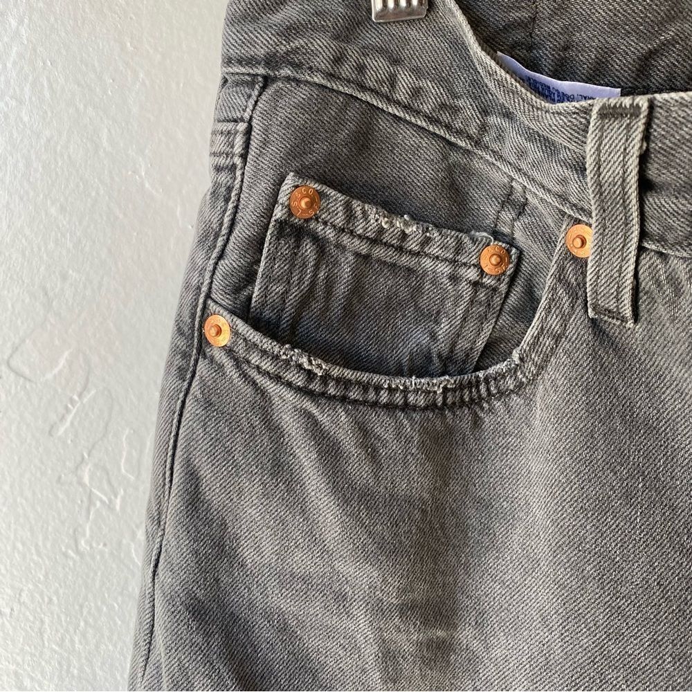 Levi’s 501 High Rise Raw Hem Straight Leg Cropped Jeans in Get Off My Cloud - Picture 7 of 15